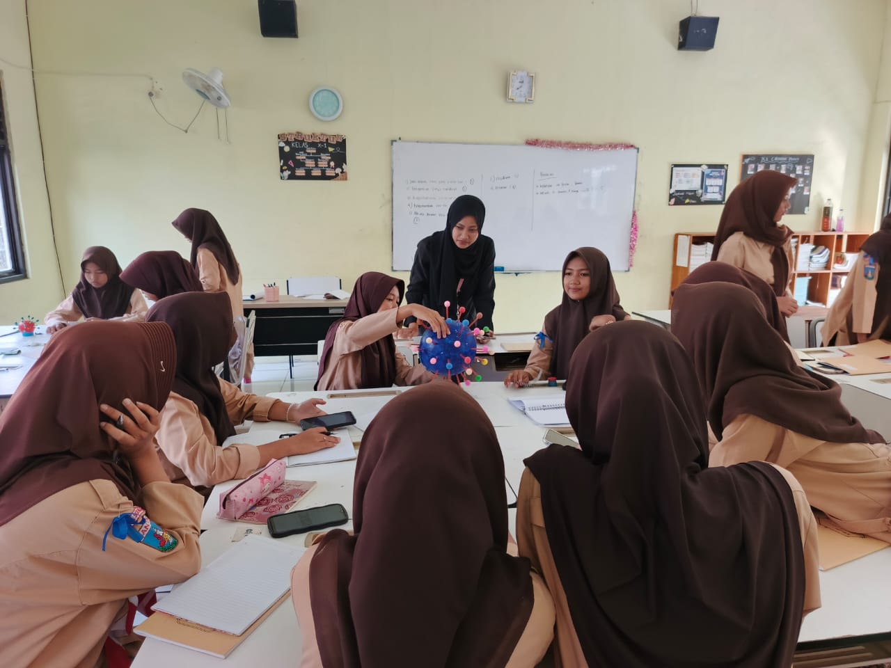 MBKM Asistensi Mengajar 2022: Mahasiswa Pendidikan Biologi Berkontribusi pada Penguatan Pembelajaran di SMA Daerah 3T